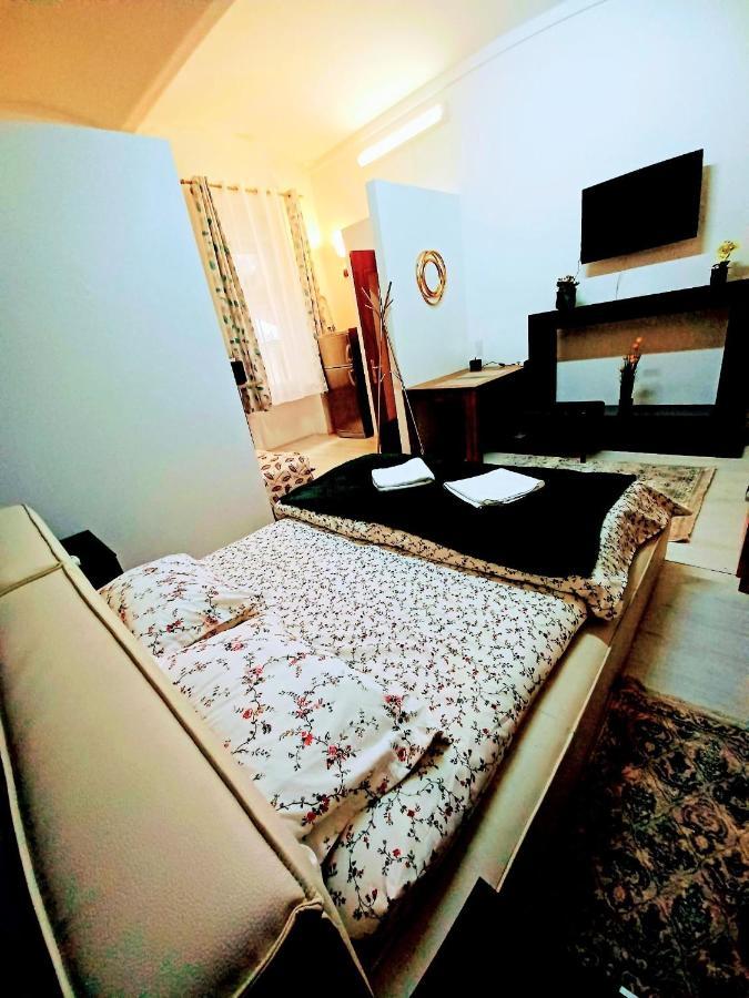Studios Republicii Брашов Екстериор снимка